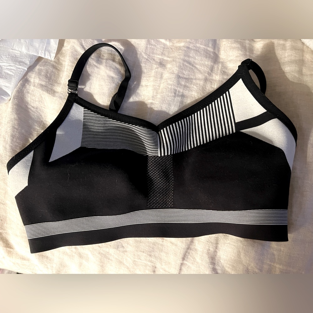 Nike Black & White Sportsbra - Never Worn